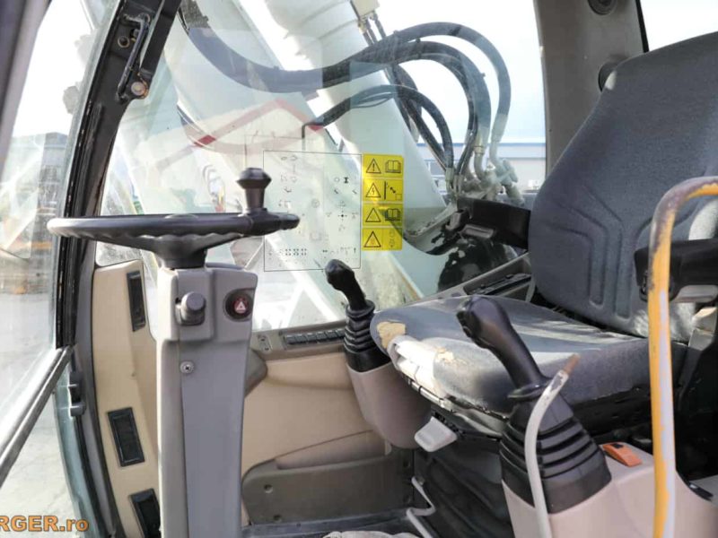 Excavator pe pneuri New Holland MH 6.6