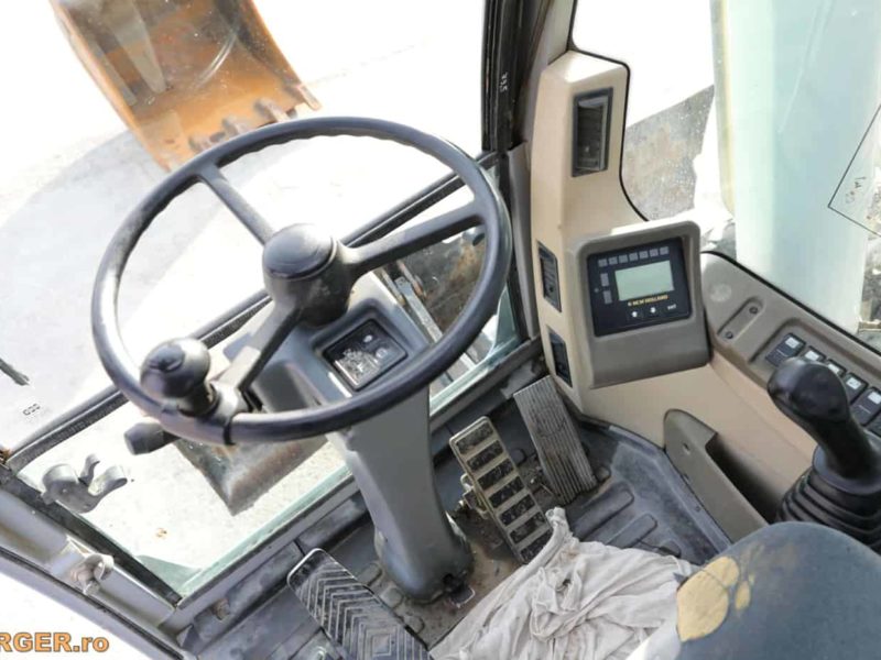 Excavator pe pneuri New Holland MH 6.6