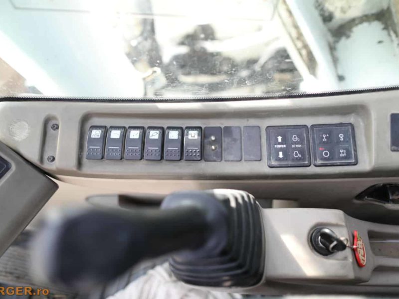 Excavator pe pneuri New Holland MH 6.6