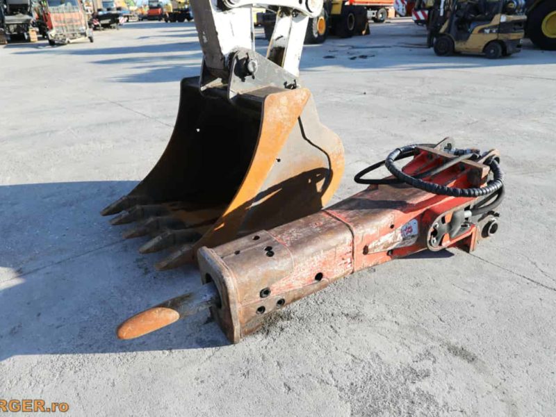 Excavator pe pneuri New Holland MH 6.6