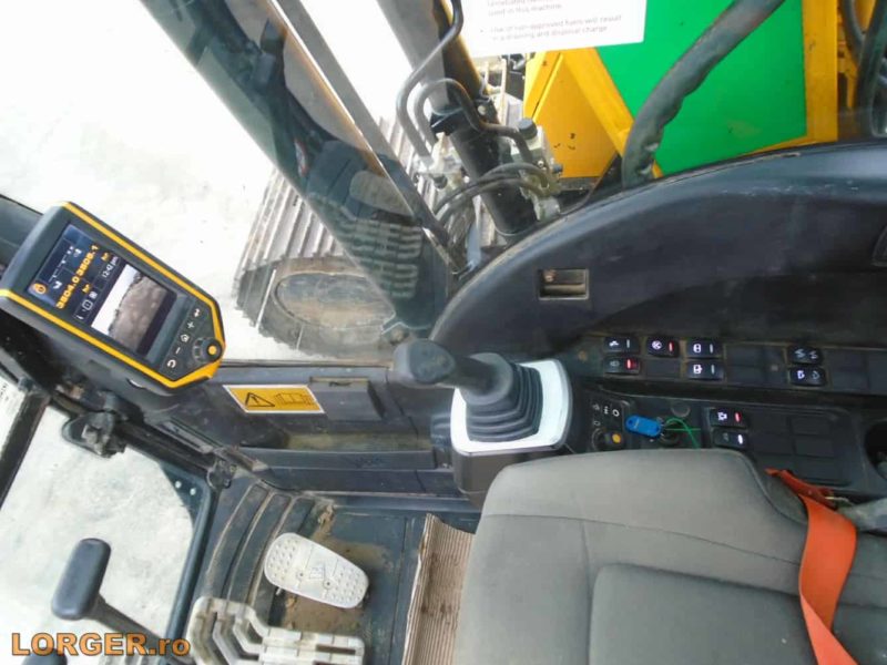 Excavator pe senile JCB JS131 LC+