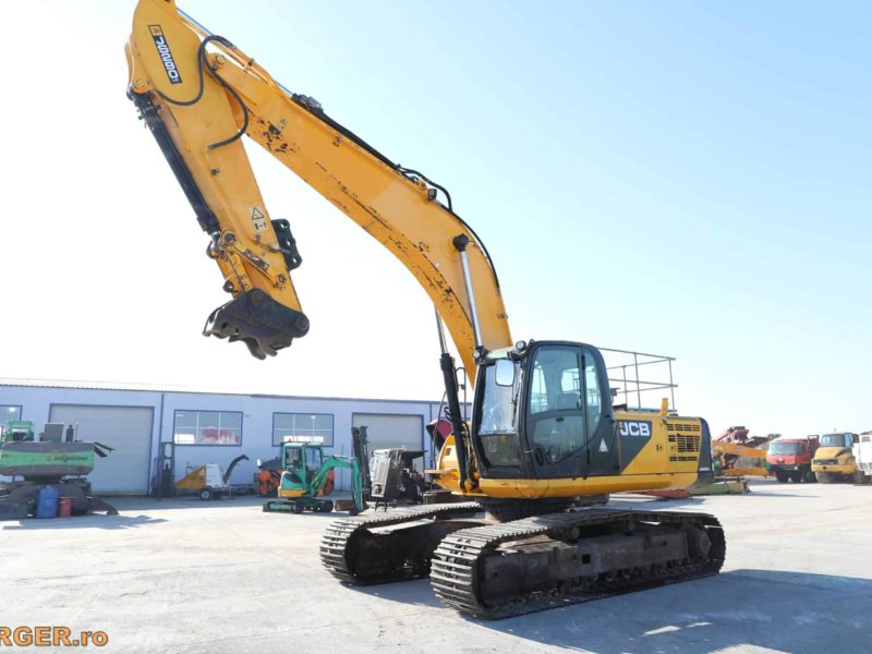 Excavator pe senile JCB JS290 LC