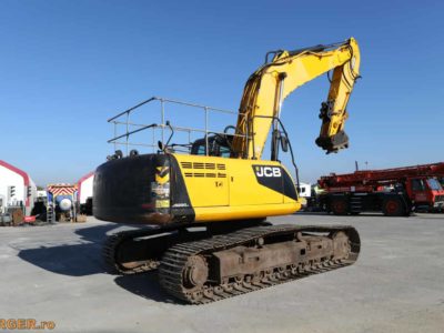 Excavator pe senile JCB JS290 LC