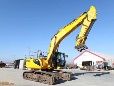Excavator pe senile JCB JS290 LC
