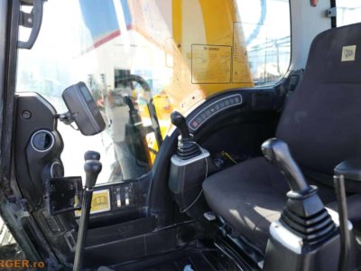 Excavator pe senile JCB JS290 LC