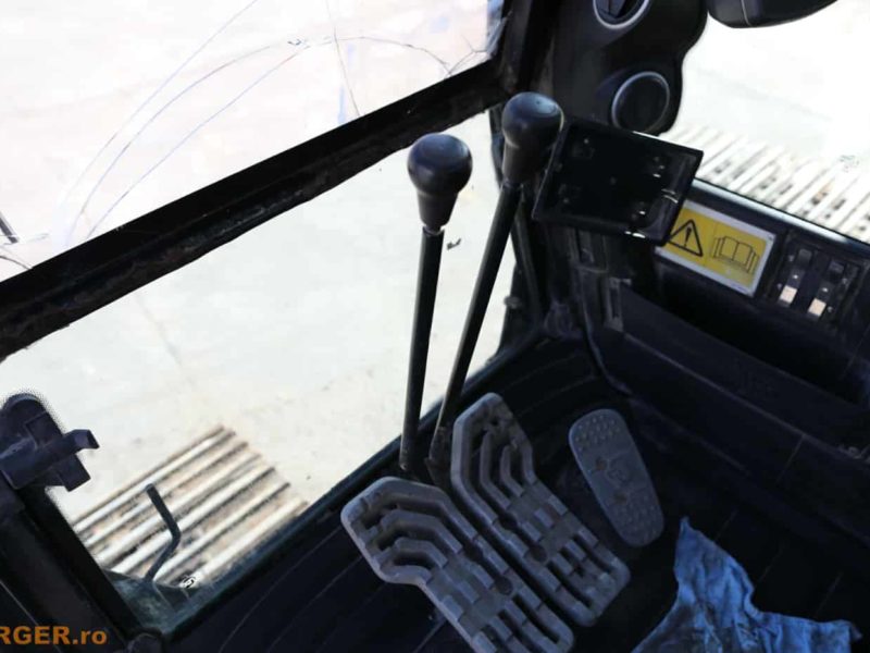 Excavator pe senile JCB JS290 LC