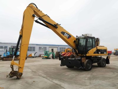 Excavator pe pneuri Caterpillar M322 D