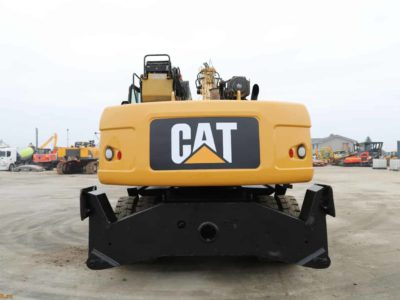 Excavator pe pneuri Caterpillar M322 D