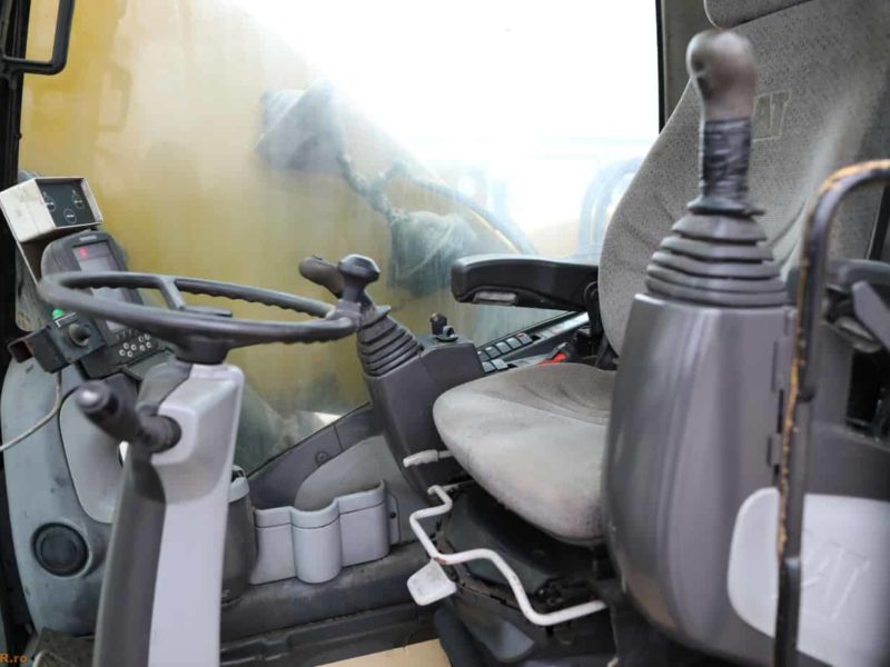 Excavator pe pneuri Caterpillar M322 D