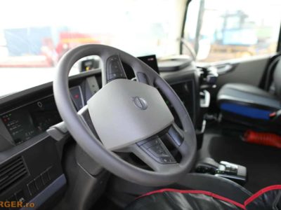 Cap tractor Volvo FH500 cu semiremorca platforma