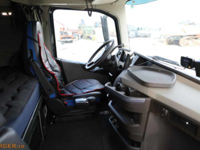 Cap tractor Volvo FH500 cu semiremorca platforma