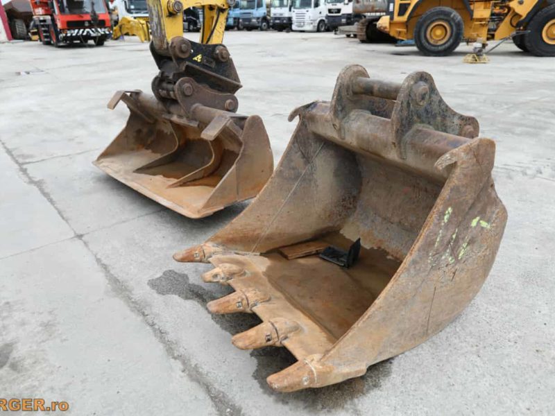 Excavator pe pneuri Komatsu PW148-10